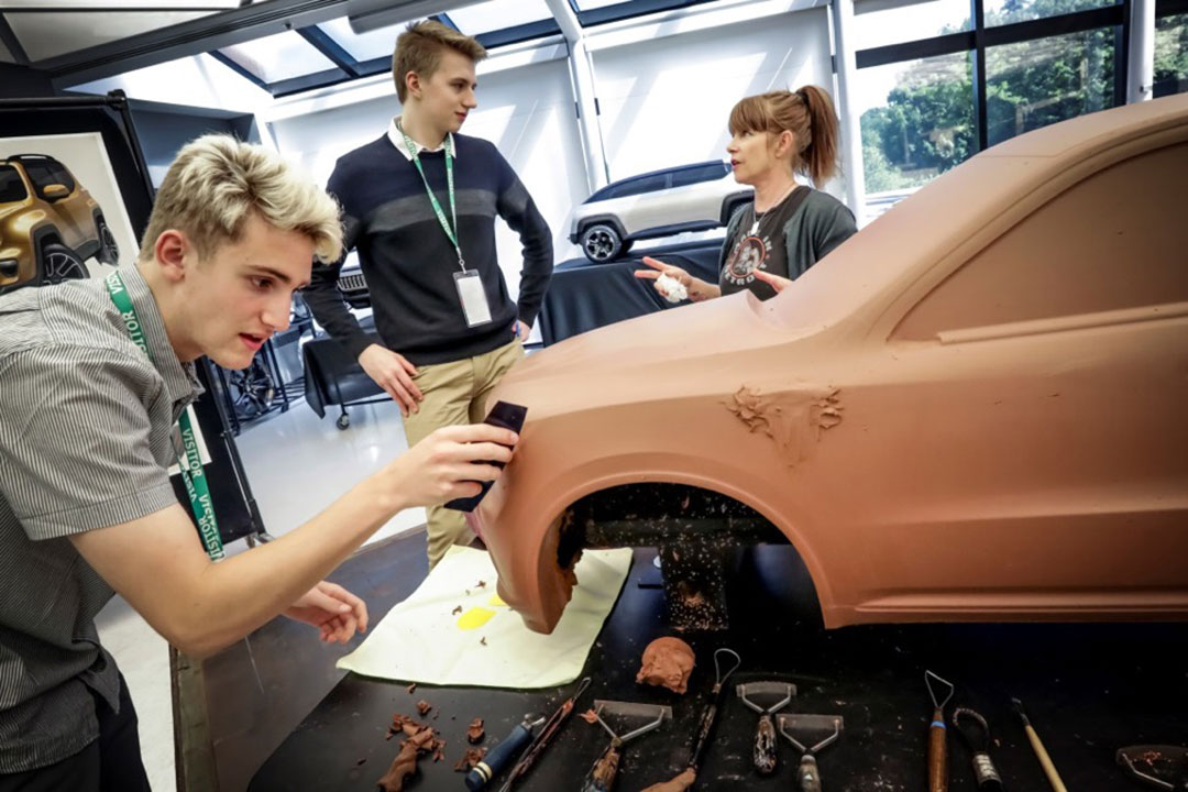 Clay Sculptor Michelle Menendez gives a professional clay modeling demo during the students’ exclusive ‘behind the scenes’ tour of the FCA Design studios.